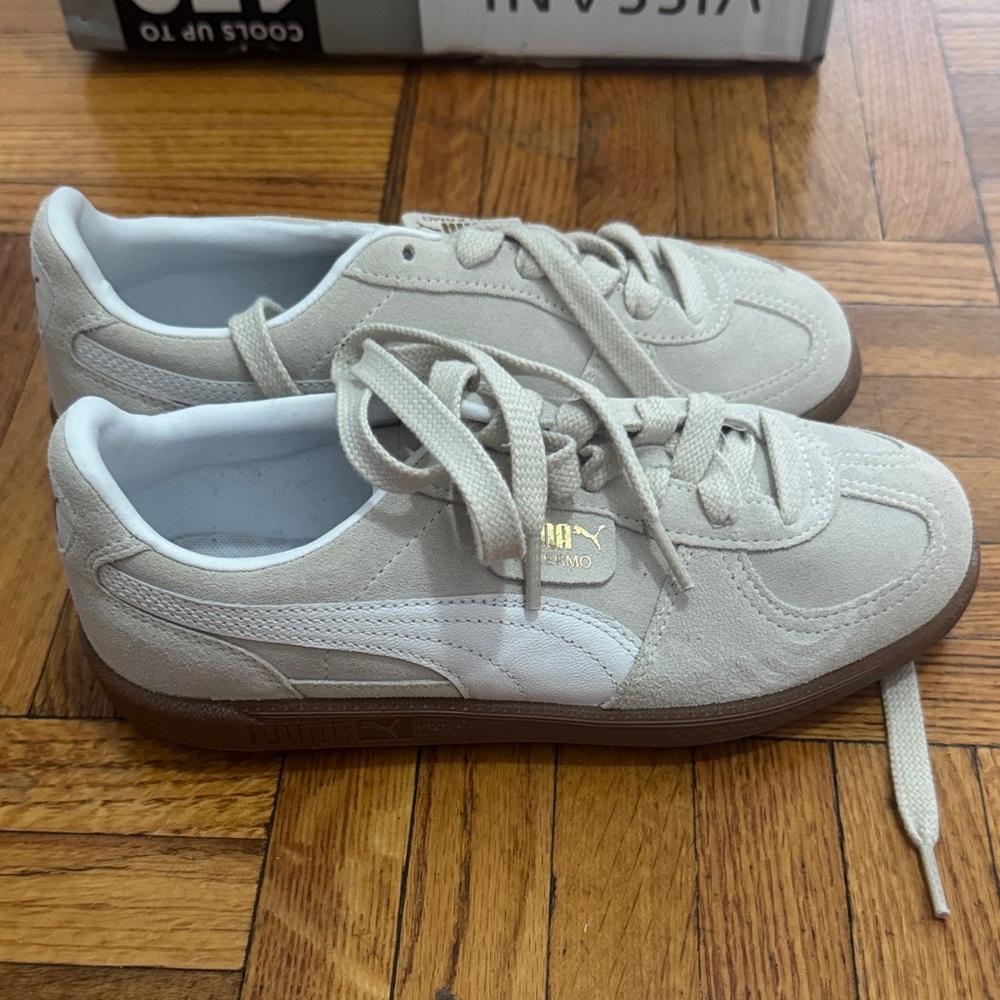 Never been worn Puma Light Tan Suede Sneakers Accents, size 7